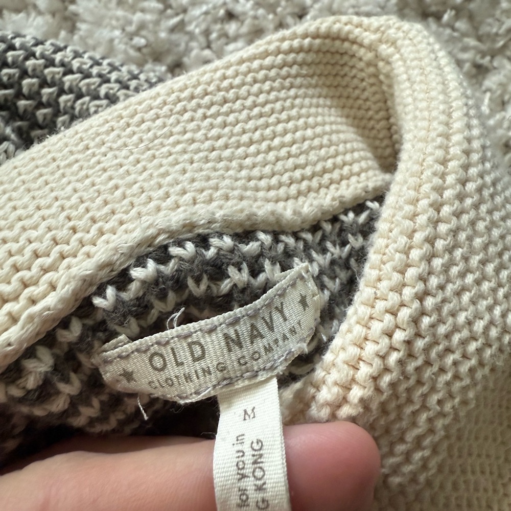 Old Navy Textured Knit Sweater in Cream and Gray - Picture 7 of 8